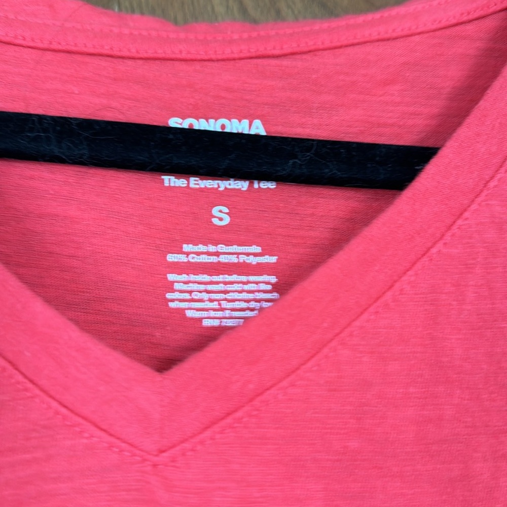 4 basic v-neck tees - Picture 10 of 10